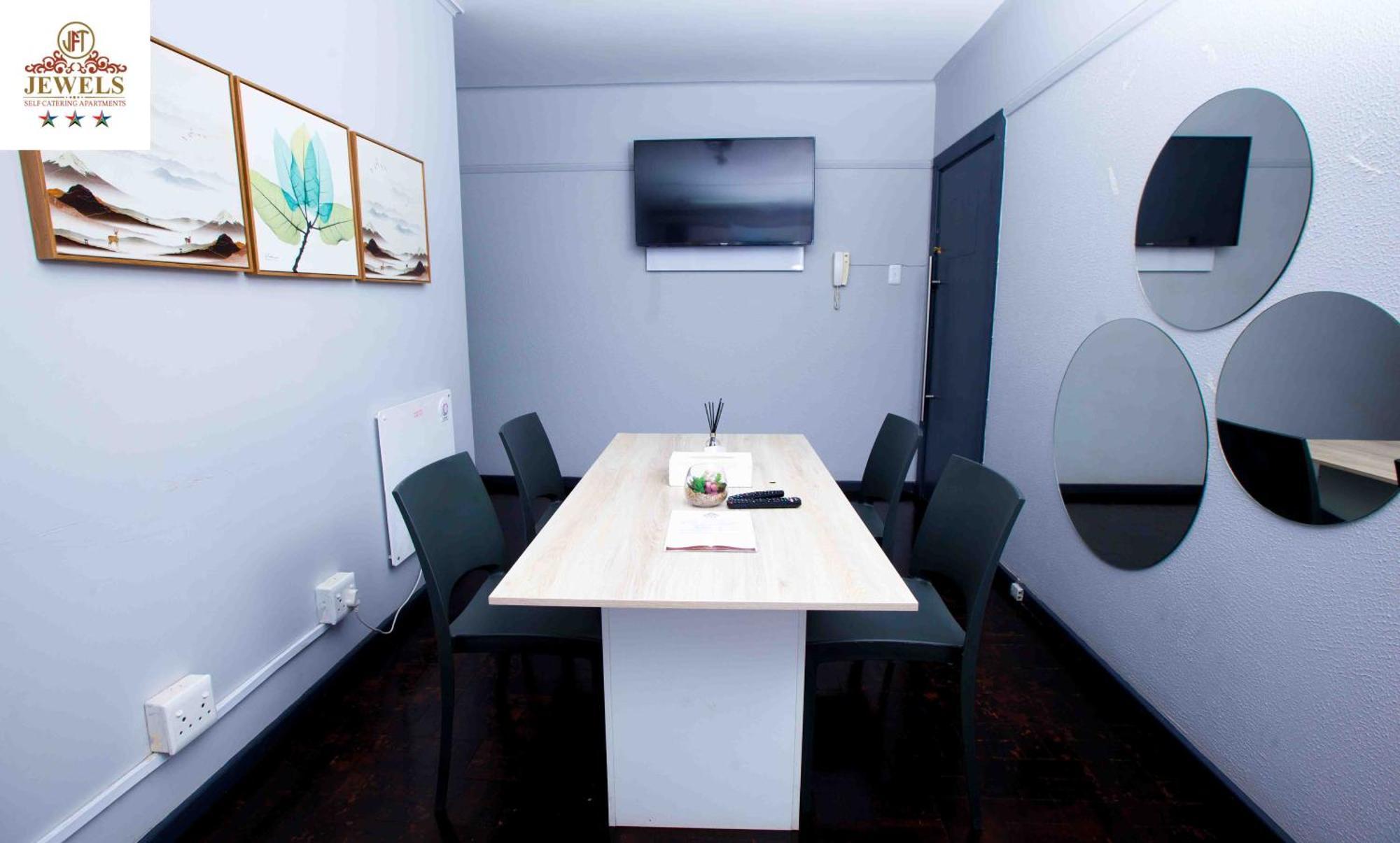 Bed and Breakfast Jft Self Catering Units Ист-Лондон Экстерьер фото