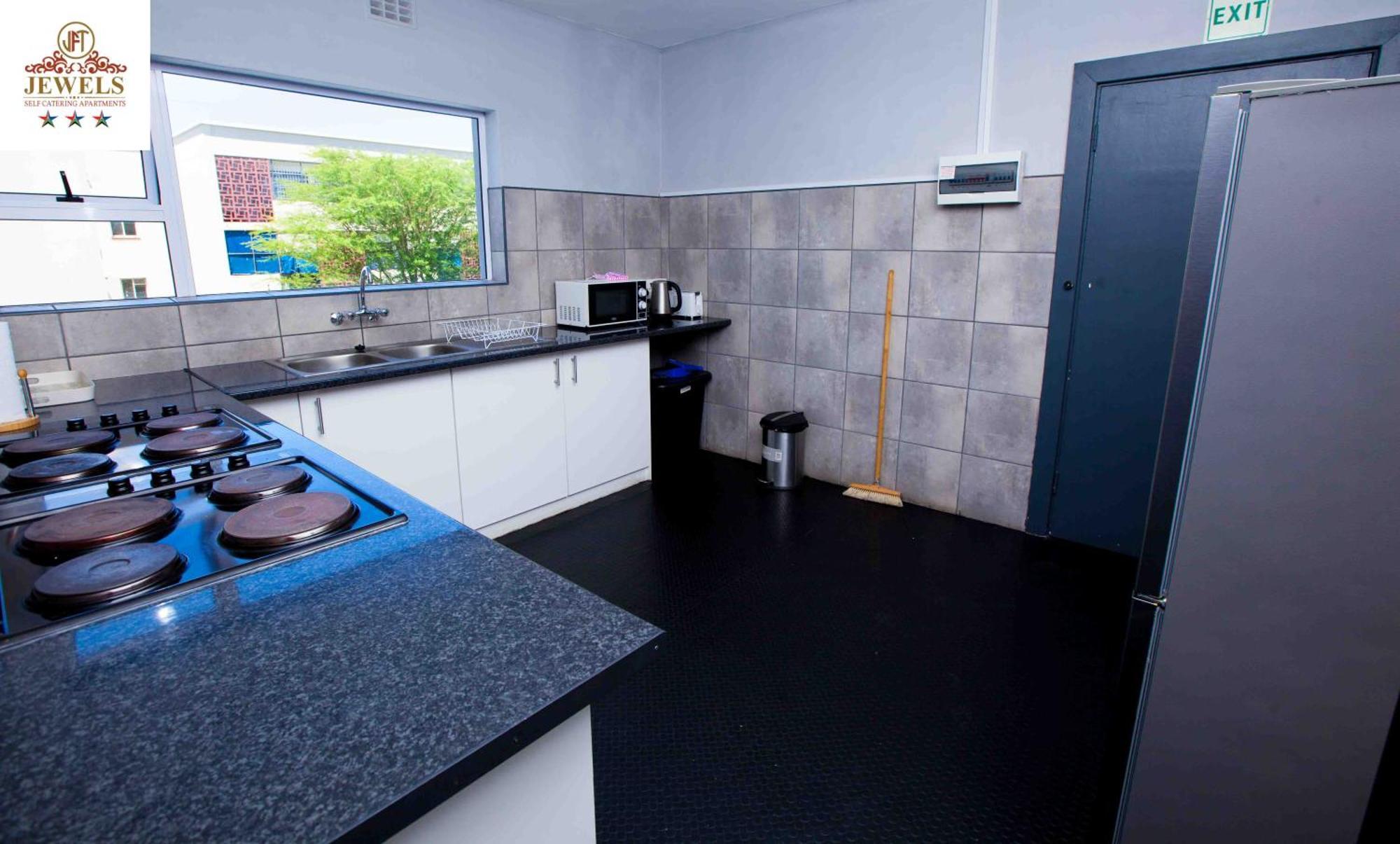 Bed and Breakfast Jft Self Catering Units Ист-Лондон Экстерьер фото