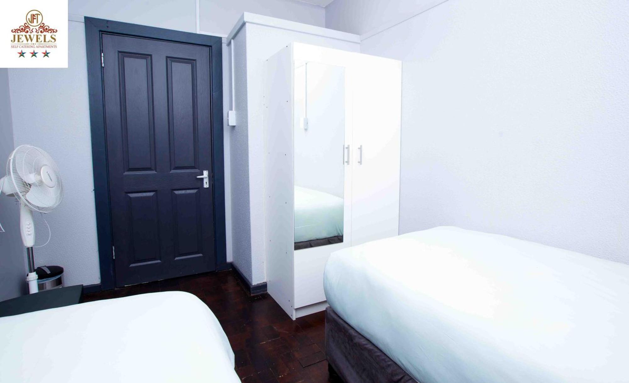 Bed and Breakfast Jft Self Catering Units Ист-Лондон Экстерьер фото